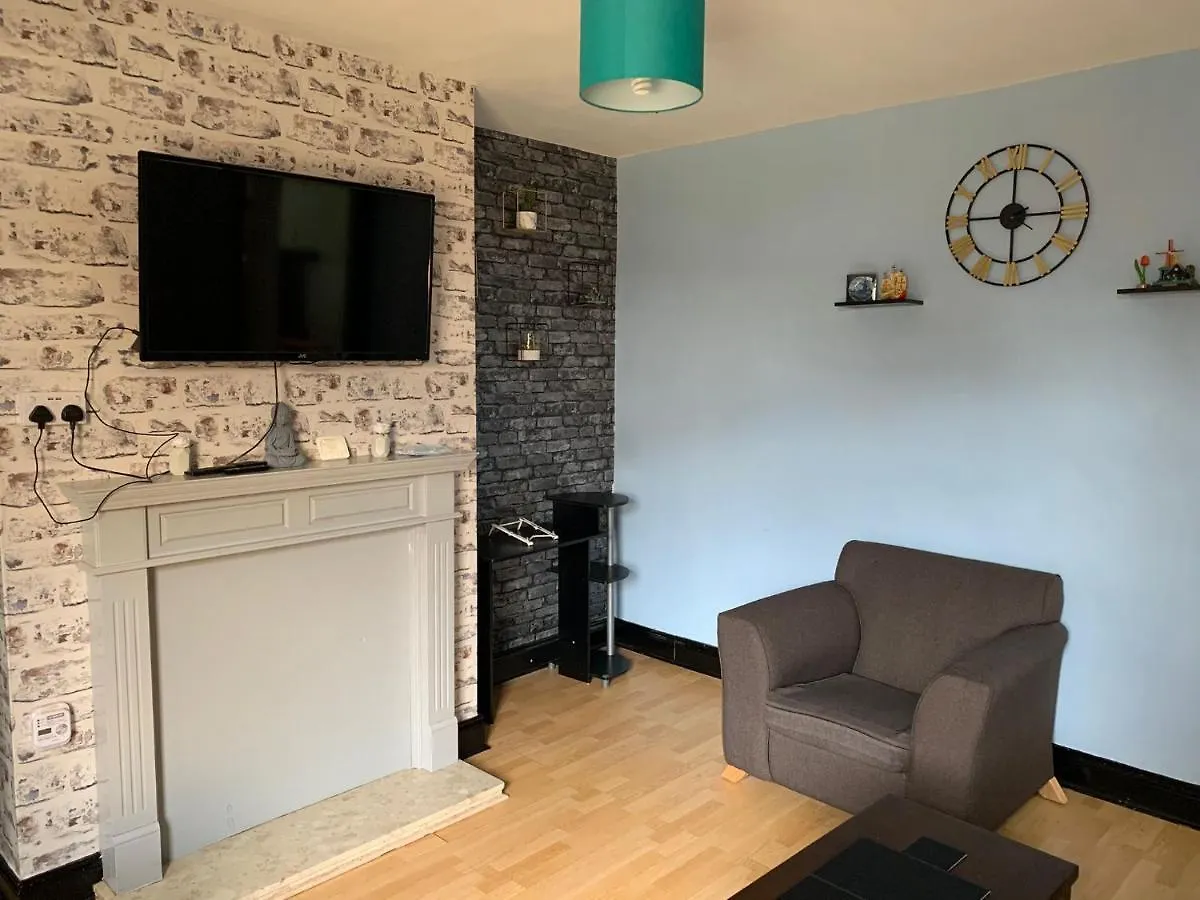 Ovington Grove 1 Free Parking Fully Equipped Kitchen 3 Bedrooms Netflix Newcastle upon Tyne
