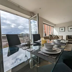 Apartment Quayside With Riverside Views & Parking, Newcastle upon Tyne