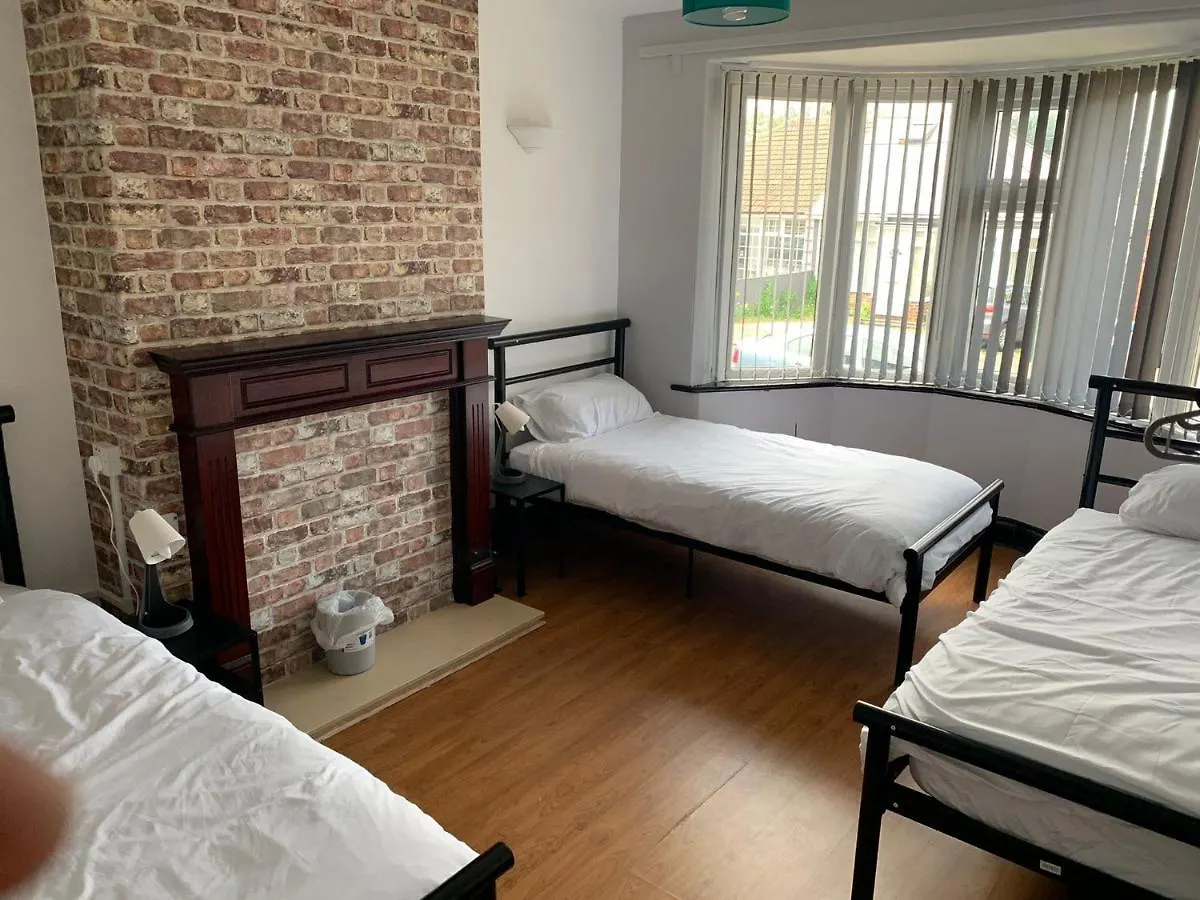 Ovington Grove 1 Free Parking Fully Equipped Kitchen 3 Bedrooms Netflix Newcastle upon Tyne United Kingdom