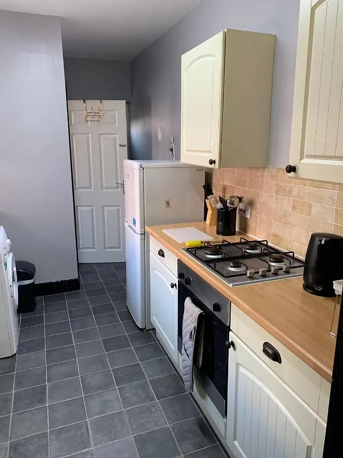 Ovington Grove 1 Free Parking Fully Equipped Kitchen 3 Bedrooms Netflix Newcastle upon Tyne Apartment