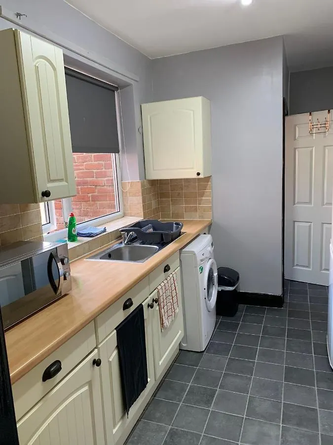 Ovington Grove 1 Free Parking Fully Equipped Kitchen 3 Bedrooms Netflix Newcastle upon Tyne